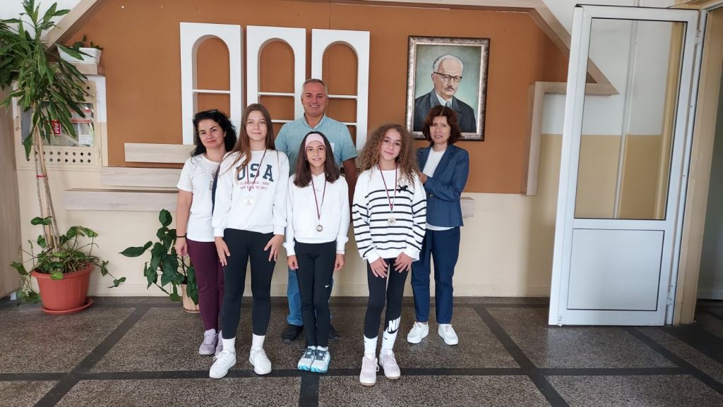 Ученици от Трето основно училище "Димитър Талев" - Благоевград с трепет се включиха в Националния ученически конкурс "Зелена планета 2025" - 3 ОУ Димитър Талев - Благоевград